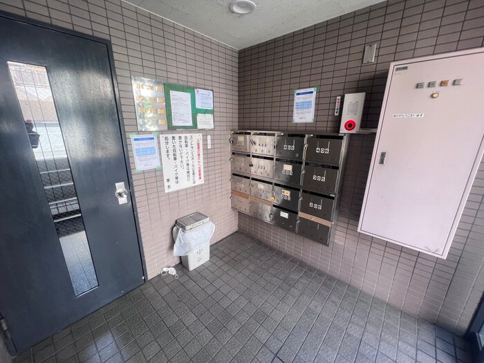 物件外観写真3　(エントランス部分)