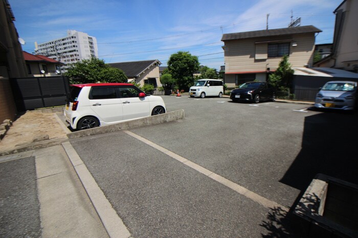 物件外観写真5　(駐車場)