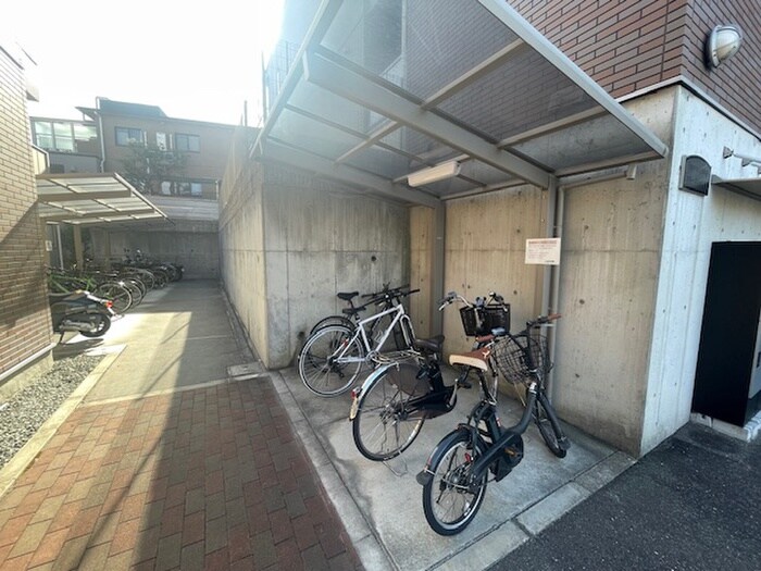 物件外観写真4　(駐輪場)