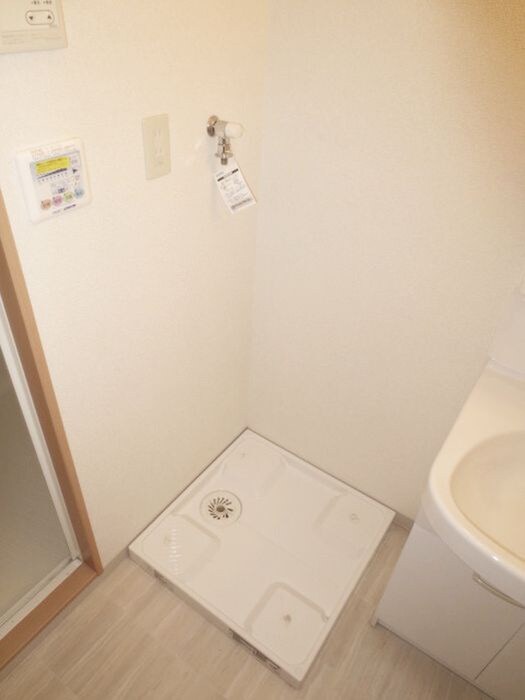 物件内観写真13　(洗濯機置場)