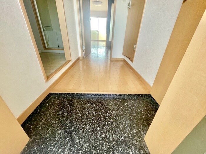 物件内観写真17　(玄関)