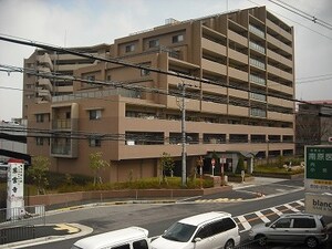 ﾌｧﾐ-ﾙ千里山田ｳｨﾝｸﾞｺ-ﾄ(508)外観写真