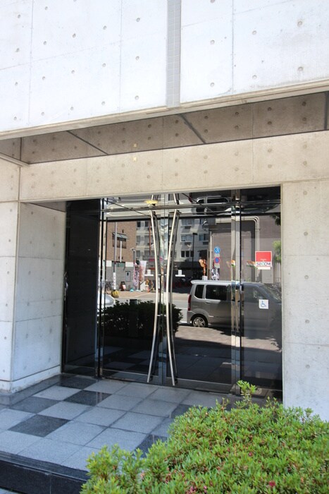 物件外観写真4　(エントランス部分)