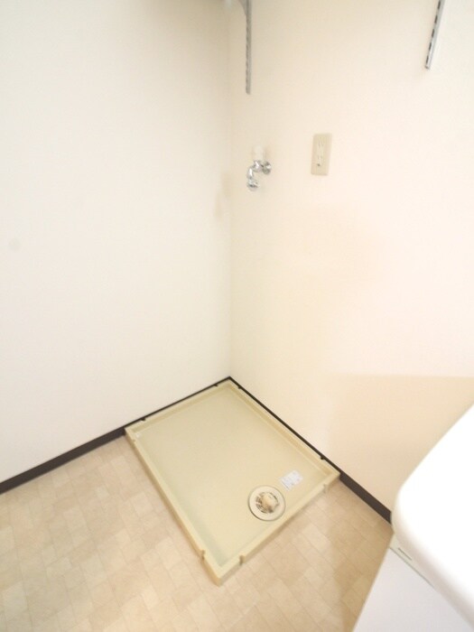 物件内観写真11　(洗濯機置場)