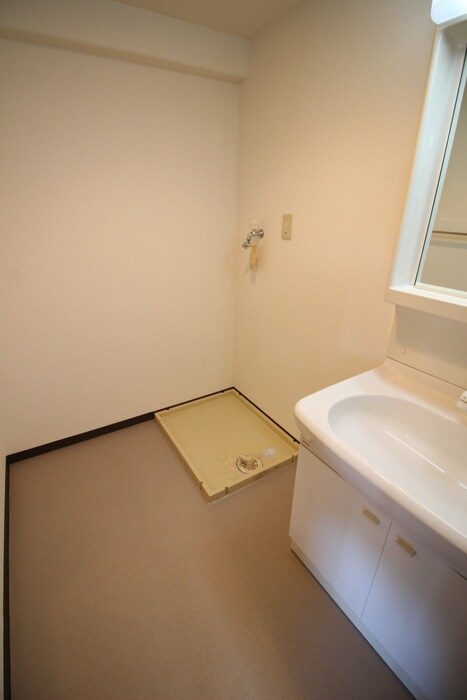 物件内観写真18　(洗濯機置場)