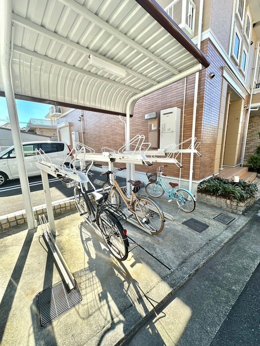 物件外観写真3　(駐輪場)