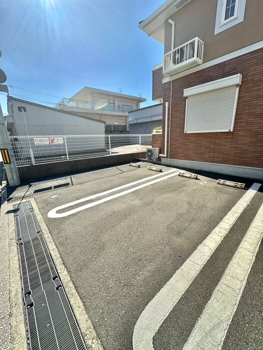 物件外観写真4　(駐車場)