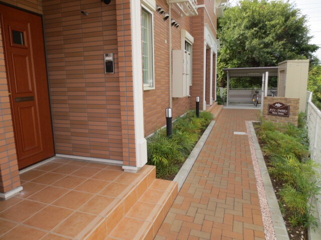 物件外観写真3　(エントランス部分)