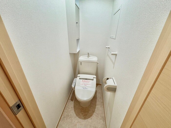 物件内観写真8　(トイレ)