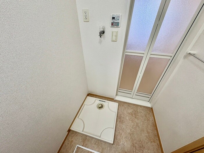 物件内観写真9　(洗濯機置場)