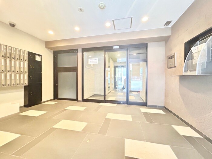 物件外観写真3　(エントランス部分)