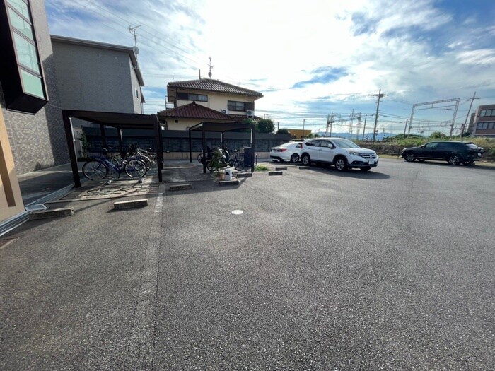 物件外観写真2　(駐車場)