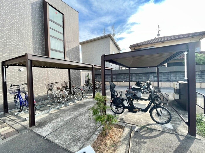 物件外観写真3　(駐輪場)