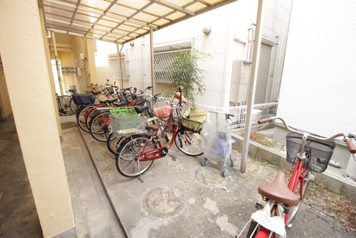 物件外観写真4　(駐輪場)