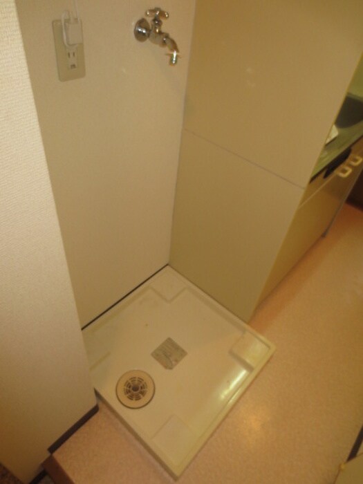 物件内観写真15　(洗濯機置場)