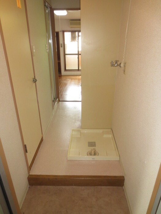 物件内観写真16　(玄関)