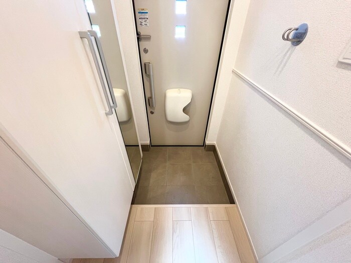 物件内観写真17　(玄関)