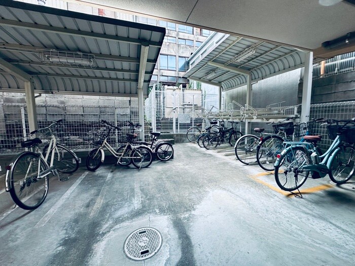 物件外観写真5　(駐輪場)