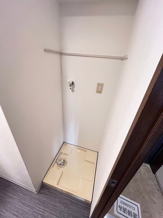 物件内観写真14　(洗濯機置場)