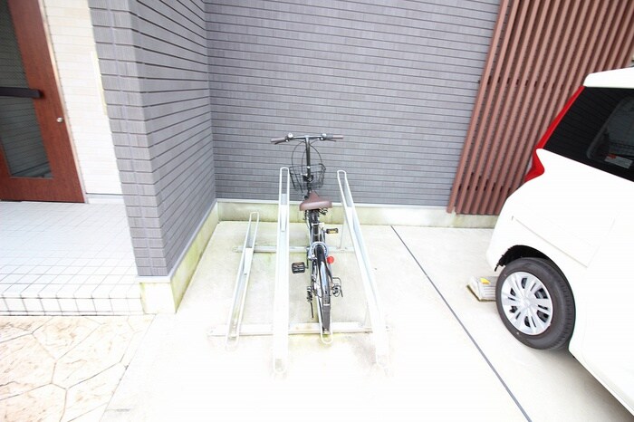 物件外観写真4　(駐輪場)