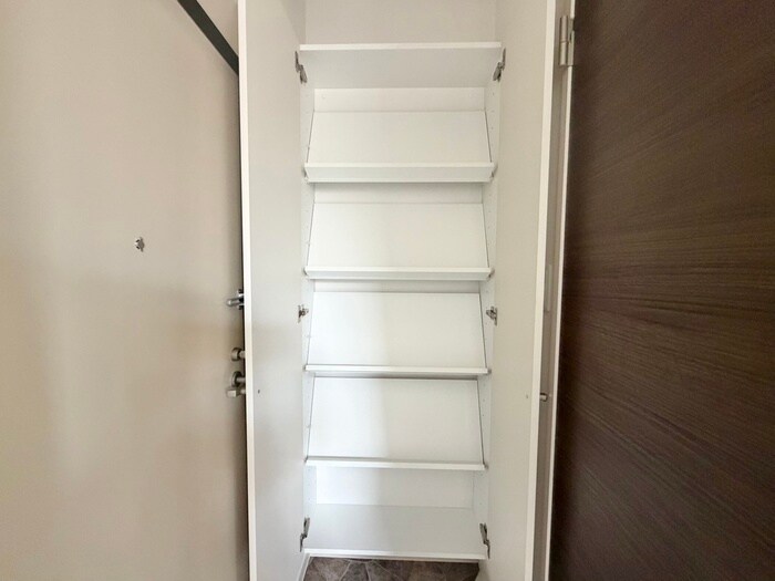 物件内観写真10　(靴箱)