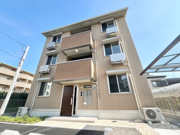 物件外観写真1　(駐車場)