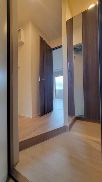 物件内観写真15　(玄関)