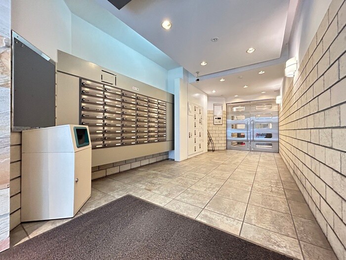 物件外観写真4　(エントランス部分)