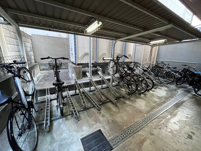 物件外観写真5　(駐輪場)