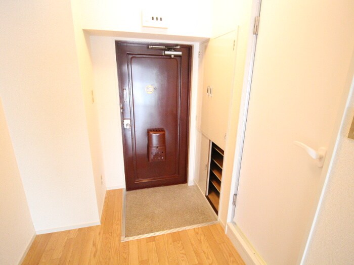 物件内観写真15　(玄関)