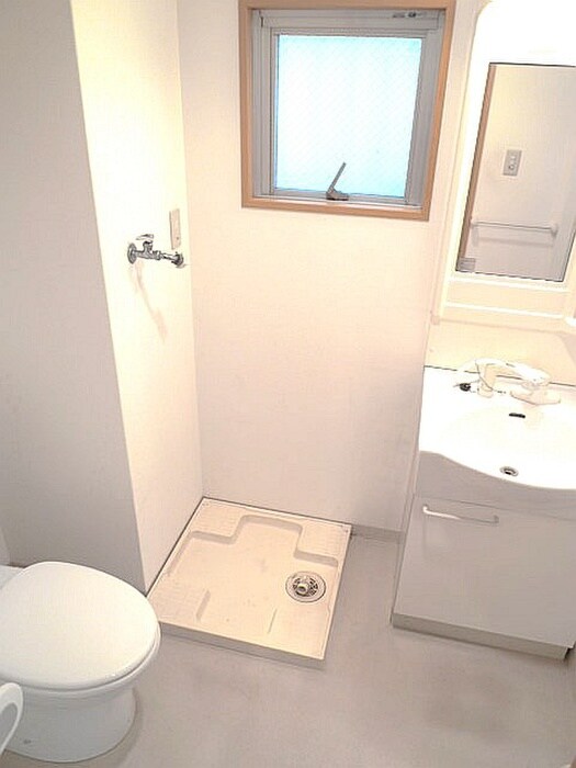 物件内観写真13　(洗濯機置場)