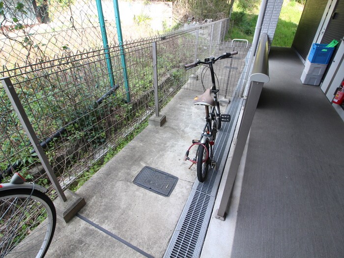 物件外観写真4　(駐輪場)