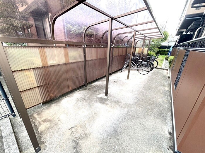 物件外観写真5　(駐輪場)