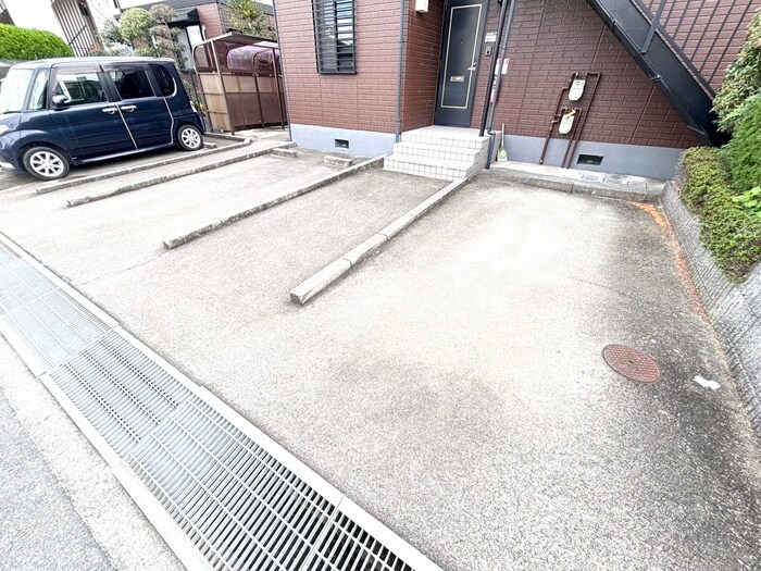 物件外観写真6　(駐車場)
