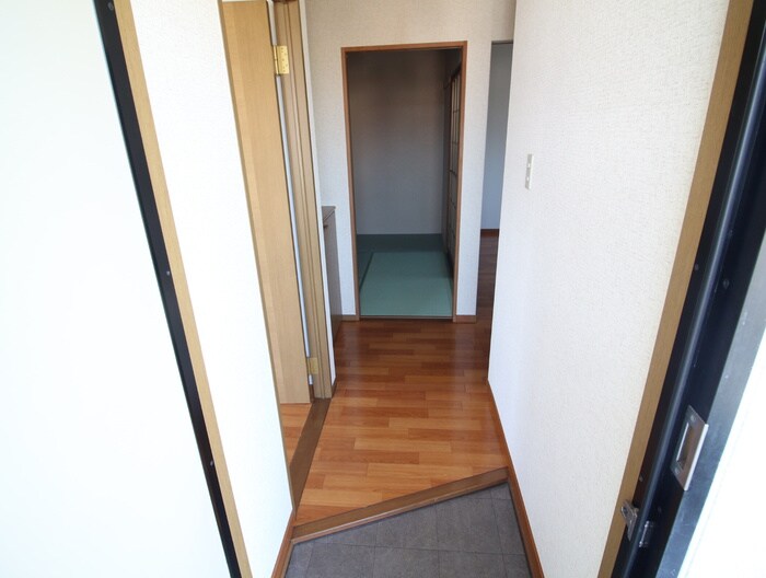物件内観写真18　(玄関)