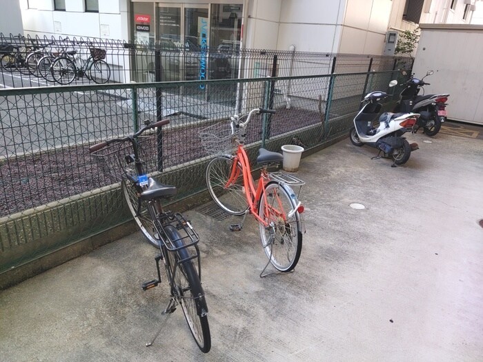 物件外観写真3　(駐輪場)