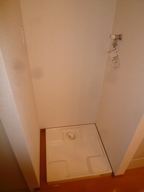 物件内観写真10　(洗濯機置場)