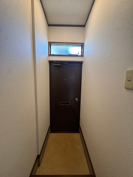 物件内観写真13　(玄関)