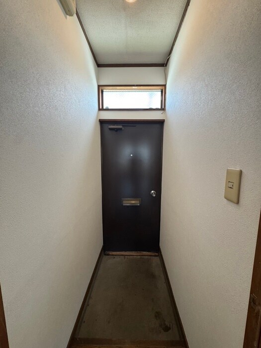 物件内観写真13　(玄関)