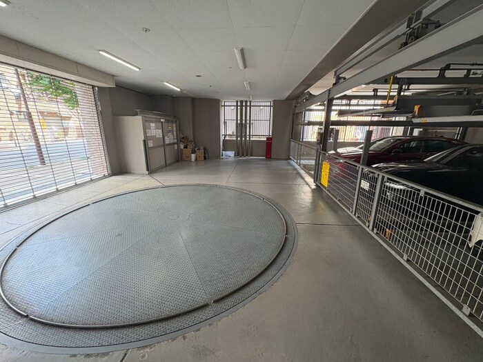 物件外観写真4　(駐車場)