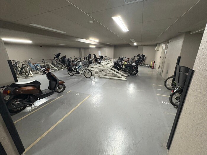 物件外観写真5　(駐輪場)