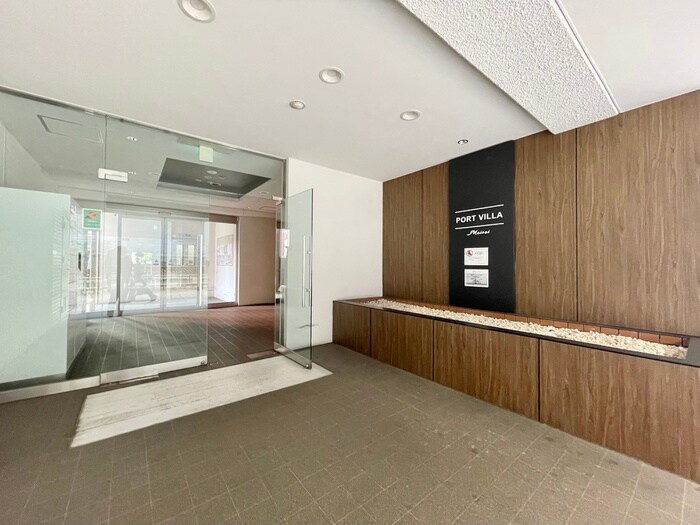 物件外観写真2　(エントランス部分)