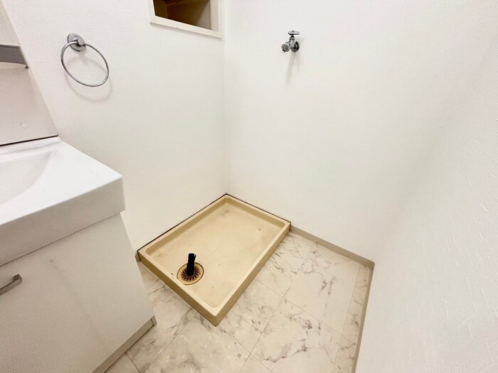 物件内観写真16　(洗濯機置場)