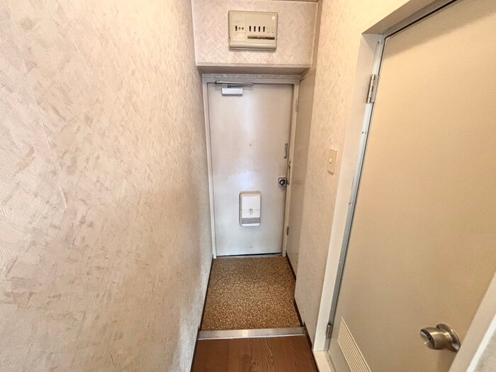 物件内観写真18　(玄関)