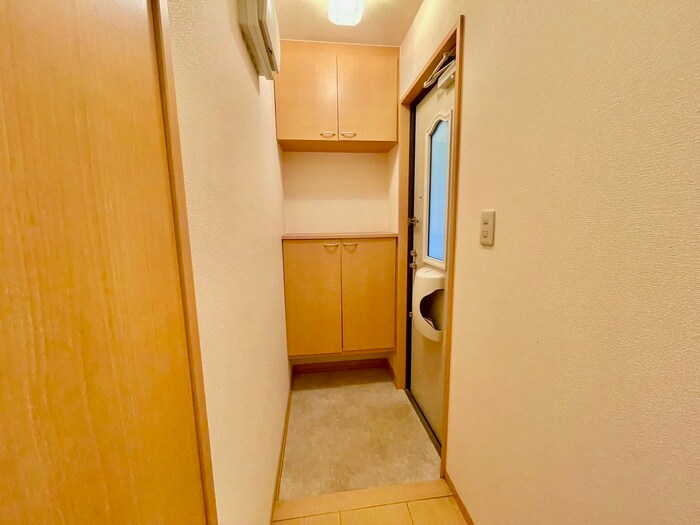 物件内観写真9　(玄関)