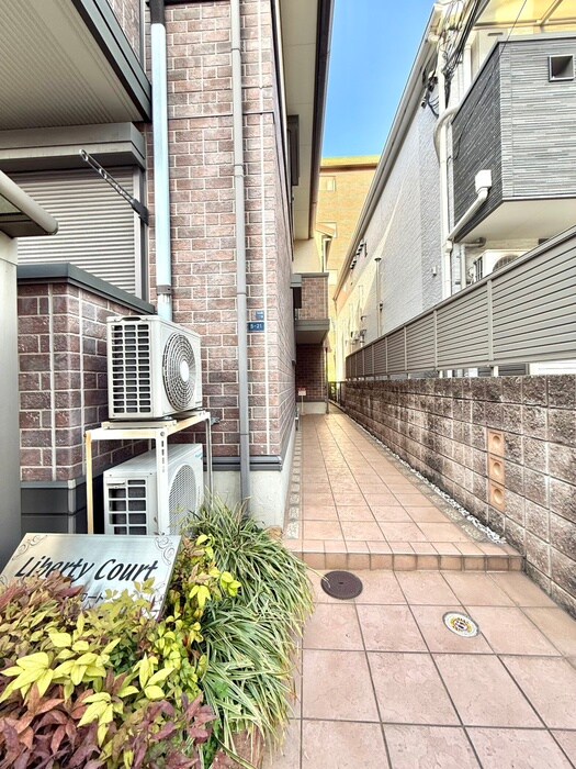 物件外観写真6　(エントランス部分)