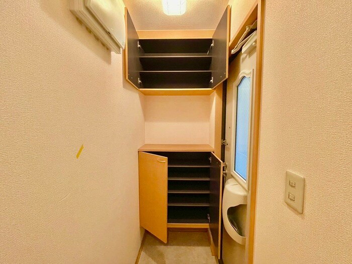 物件内観写真10　(靴箱)
