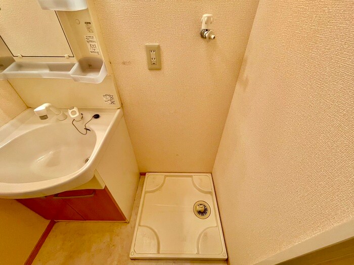 物件内観写真12　(洗濯機置場)