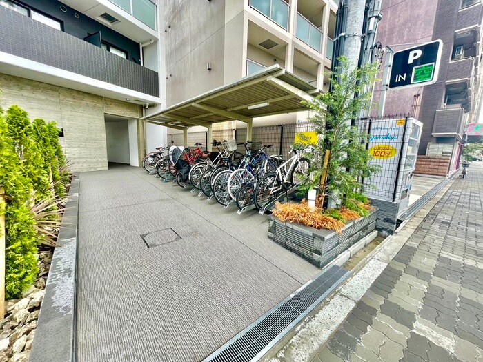 物件外観写真4　(駐輪場)