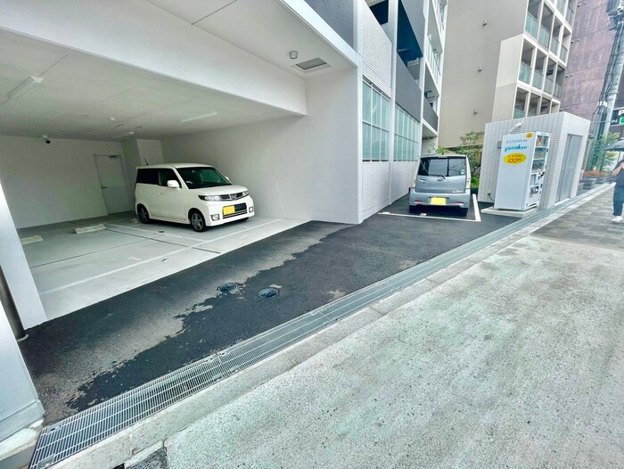 物件外観写真5　(駐車場)